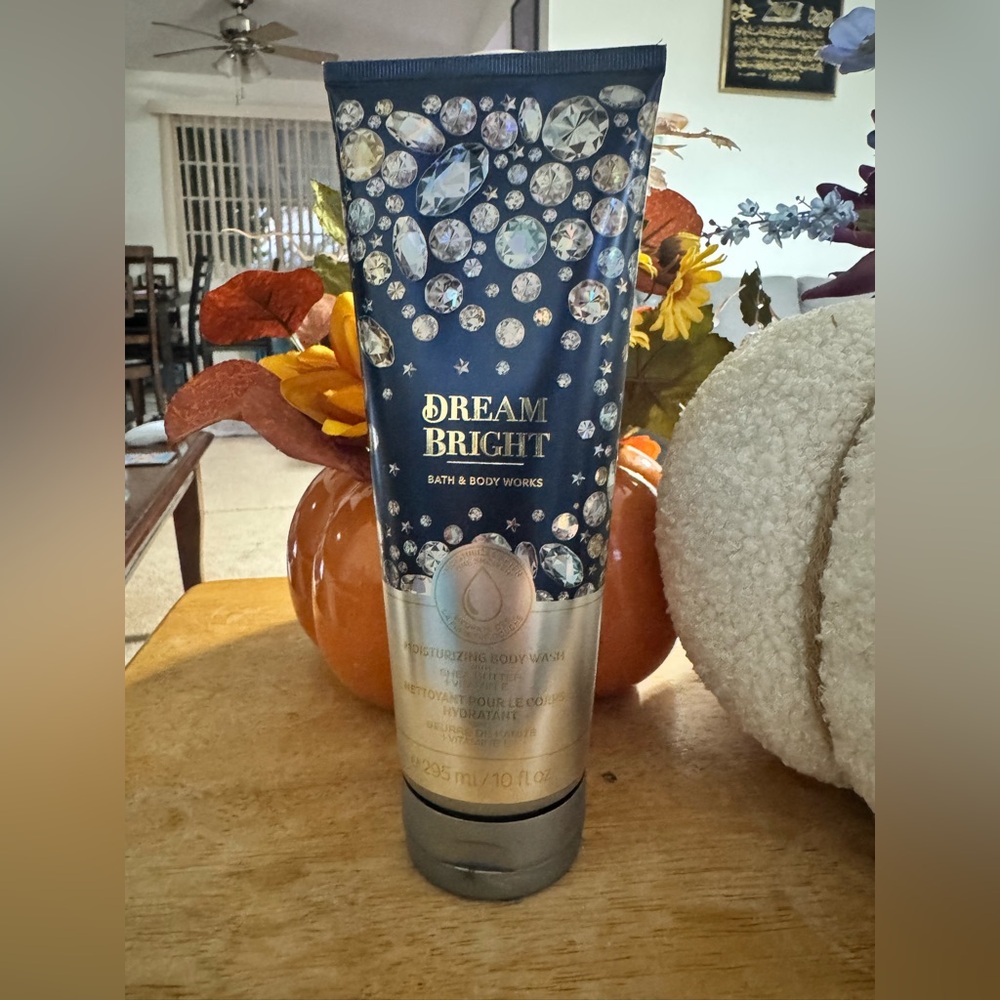 Bath & Body Works Dream Bright Body Wash - Navy and Silver